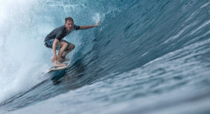 Niemiecki surfer pobił Rekord Guinnessa, sunąc po ponad 26-metrowej fali w Nazare / Instagram @sebastiansurfs