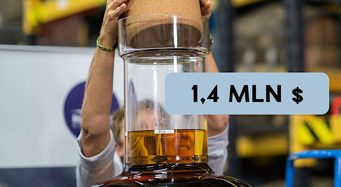 Największa na świecie butelka whisky sprzedana za 1,4 mln dolarów! To 311 litrów alkoholu