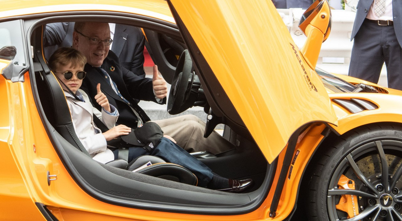 Wielki debiut nowego McLarena Artury w Monako. Za kierownicą – książę Albert II z synem