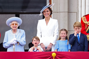 Królowa Elżbieta II i księżna Kate na paradzie Trooping the Colour 2022 - dodatki / Getty Images 