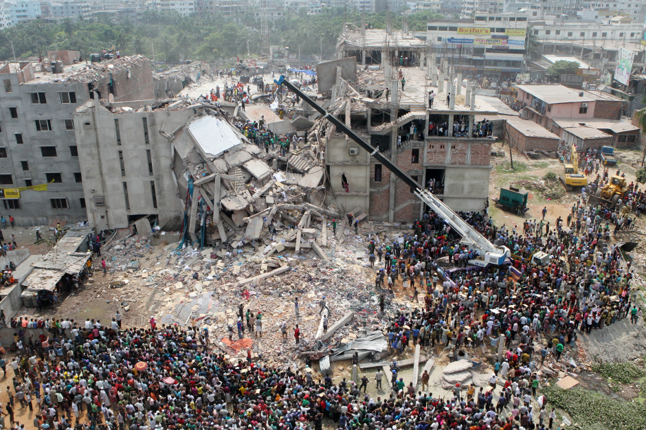 Katastrofa w fabryce odzieży na przedmieściach Dhaki, 2013 r./fot. Shutterstock