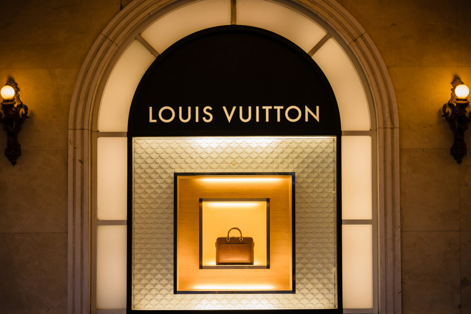 Các sao Hoa Ngữ cùng diện túi Louis Vuitton Dauphine, ai xuất sắc hơn?