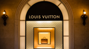 Louis Vuitton w Chinach oskarżone o sprzedaż podrabianej torebki / Shutterstock