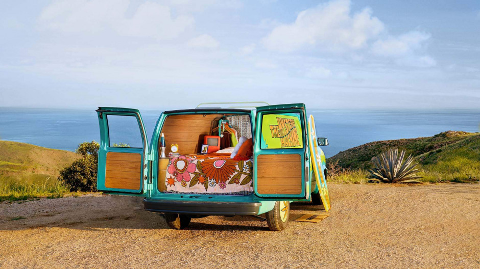 Wakacje w kamperze - furgonetka Kudłatego z filmu Scooby-Doo na Airbnb / materiały prasowe 