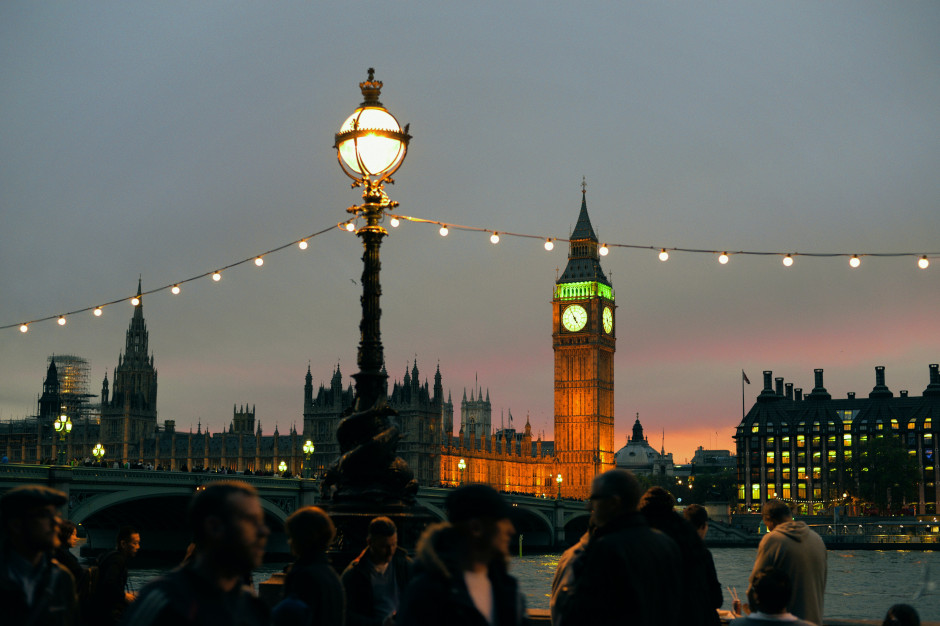 Londyn po zachodzie słońca / Photo by Pedro Carballo on Unsplash