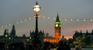 Londyn po zachodzie słońca / Photo by Pedro Carballo on Unsplash