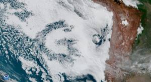 NASA przechwytuje obraz dziwnej chmury nad Morzem Kaspijskim /  NASA Satellites