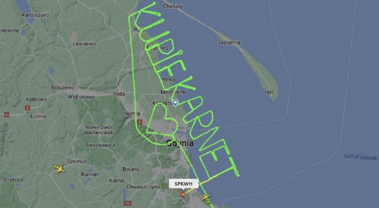 Open’er Festival 2022. Napis „Kupię karnet” pojawił się na niebie nad Gdynią/fot. Flightradar24 Open’er Festival 2022. Napis „Kupię karnet” pojawił się na niebie nad Gdynią. Ktoś wykonał go samolotem