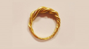Złoty pierścień z epoki wikingów znaleziony przez pewną dziewczynę z Norwegii / materiały informacyjne Vestland County Municipality