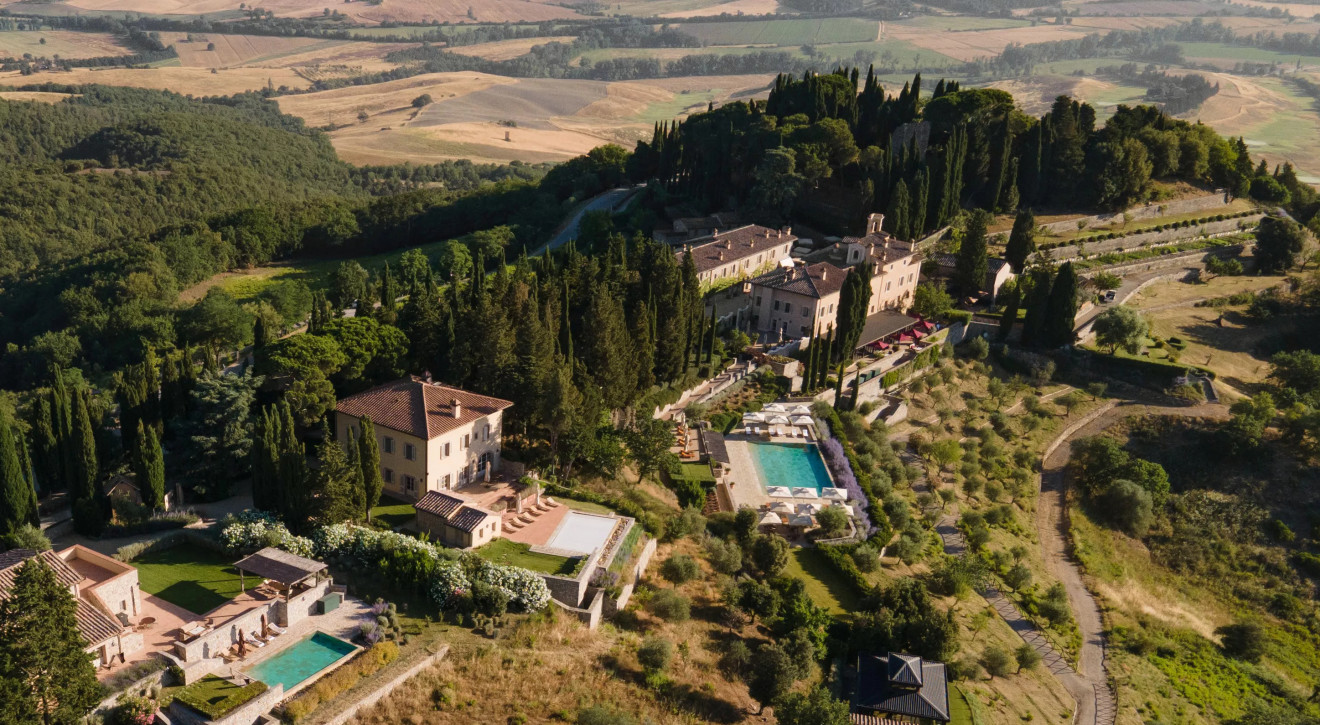 WŁOCHY: Rosewood Castiglion Del Bosco w Toskanii najlepszym hotelem na świecie 2022. Tu poczujesz się bosko!