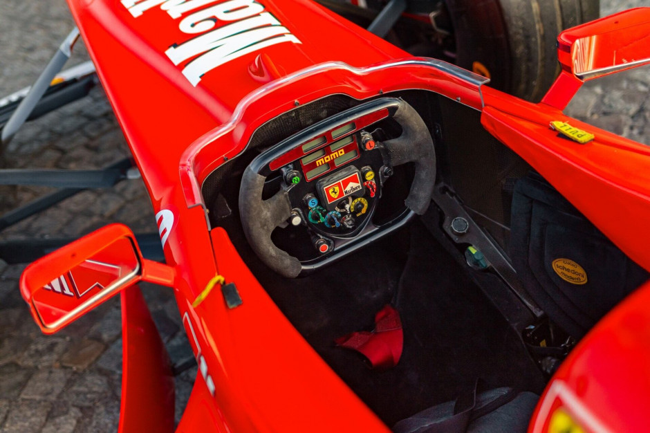 Wnętrze bolidu Ferrari F300, fot. RM Sotheby's