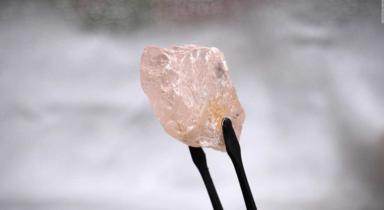 Różowy diament Lulo Rose to największe odkrycie w kopalni diamentów od 300 lat! "Zdarza się raz na 10 tysięcy"