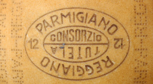 Parmigiano Reggiano a czarny rynek podróbek / Klaus Nielsen z Pexels
