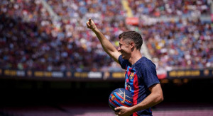 Robert Lewandowski debiutuje w FC Barcelona / @_rl9