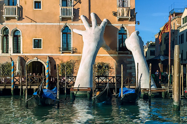 Mieszkańcy Wenecji boją się, że staną się „figurami w muzeum”. Jest ich coraz mniej...