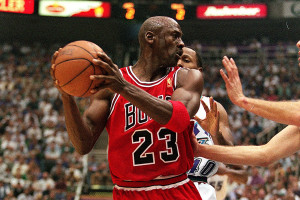 Koszulka Michaela Jordana z jego ostatnich finałów NBA trafiła na aukcję, fot. Brian Bahr, Allsport, via Getty