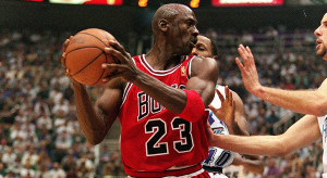 Koszulka Michaela Jordana z jego ostatnich finałów NBA trafiła na aukcję. Za jej cenę można kupić dom