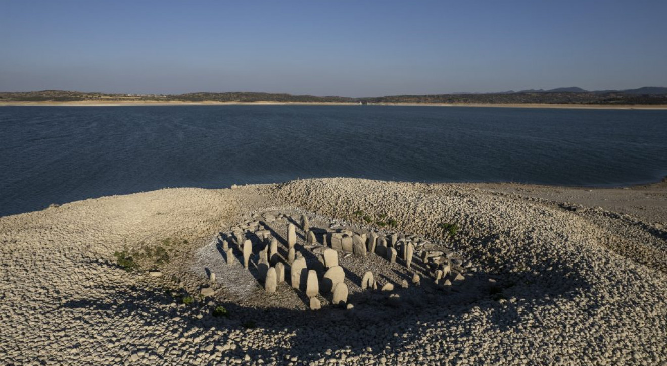 „Hiszpańskie Stonehenge”. Prehistoryczny kamienny krąg odsłonięty przez suszę w Hiszpanii