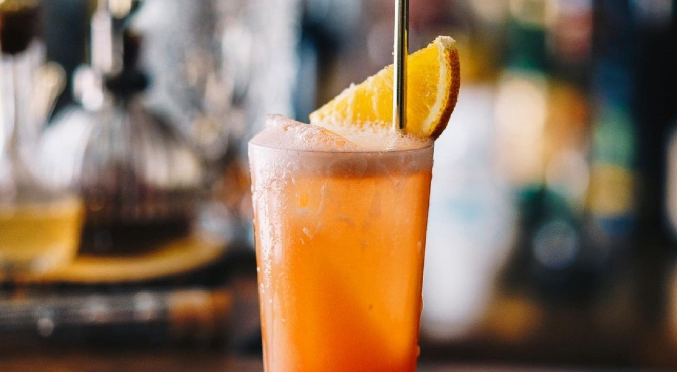 WŁOSKI DRINK Z CAMPARI: Najlepszy przepis na Garibaldi / @holycityhandcraft Garibaldi - orzeźwiający drink prosto z Mediolanu dla miłośników prostoty i koktajli vintage