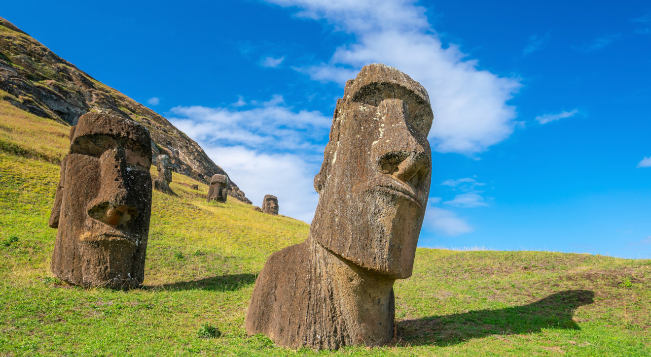 Wyspa Wielkanocna po 2 latach znów otwarta dla turystów! Oto nowe zasady pobytu i największe atrakcje Rapa Nui