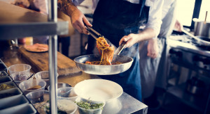 Noblista sugeruje, że makaron powinno się gotować z wyłączonym gazem. Włosi oburzeni, fot. Shutterstock