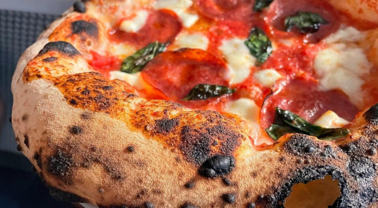 Wybrano najlepszą pizzerię na świecie 2022. Ranking "50 Top Pizza" zażegnał odwieczną kulinarną wojnę