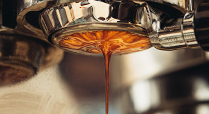 Dlaczego po kawie czujemy się niespokojni? Diabeł tkwi w ilości kofeiny/ Mohamed Shaffaf on Unsplash