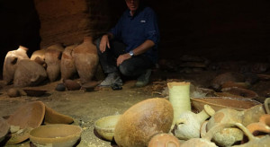 Izrael. Budowlańcy odkryli tajemniczą jaskinię pełną starożytnych skarbów / Israel Antiquities Authority