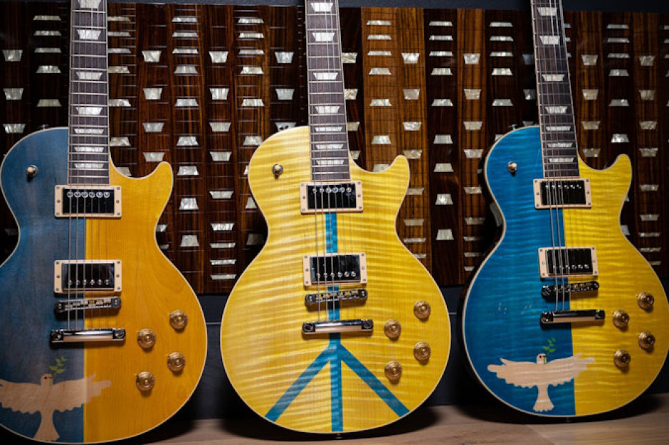 Gitary Paula McCatrney'a, The Rollins Stones i Slash trafią na aukcję / Gibson