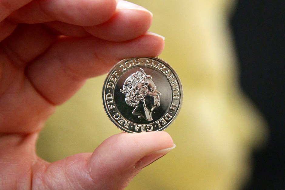 Kolekcjonerzy poszukują rzadkich monet i banknotów z wizerunkiem królowej Elżbiety II/ Getty Images