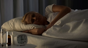 Problemy ze snem? Badacze twierdzą, że bezsenność może być kolejnym skutkiem zmian klimatycznych / Shutterstock