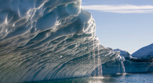 Topniejące lodowce na Grenlandii / Getty Images