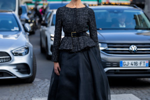 Najlepsze stylizacje na Paris Fashion Week - Sabina Jakubowicz przed pokazem Gianbattista Valli / Getty Images