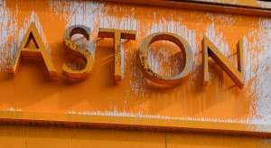 Aktywista Just Stop Oil, który oblał salon Astona Martina w Londynie / Getty Images