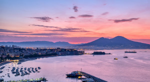 Włochy. Neapol oblężony przez tłumy turystów / Shutterstock