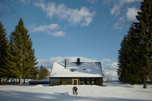Szklana Chałupa w Górach Izerskich / Mjölk architekti, photo: BoysPlayNice