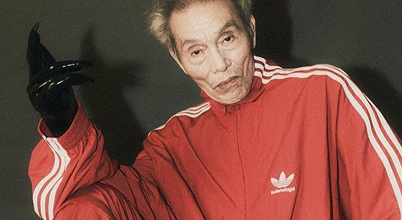 O Yeong-Su na okładcje „Arena Homme+ Korea”, fot. Arena Homme+ Korea 78-letni gwiazdor „Squid Game” w szpilkach z kolekcji Balenciaga x Adidas na okładce magazynu modowego