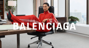 Nowa kolekcja Balenciaga x Adidas, czyli dres w stylu vintage kontra biurowy dress code