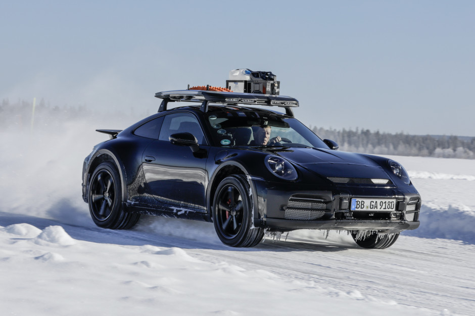 Porsche 911 Dakar na zamarzniętym jeziorze w Szwecji, fot. Porsche
