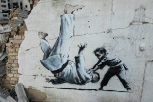 Banksy w Ukrainie - Putin pokonany przez chłopca- niepotwierdzone dzieło Banksy'ego / Getty Images