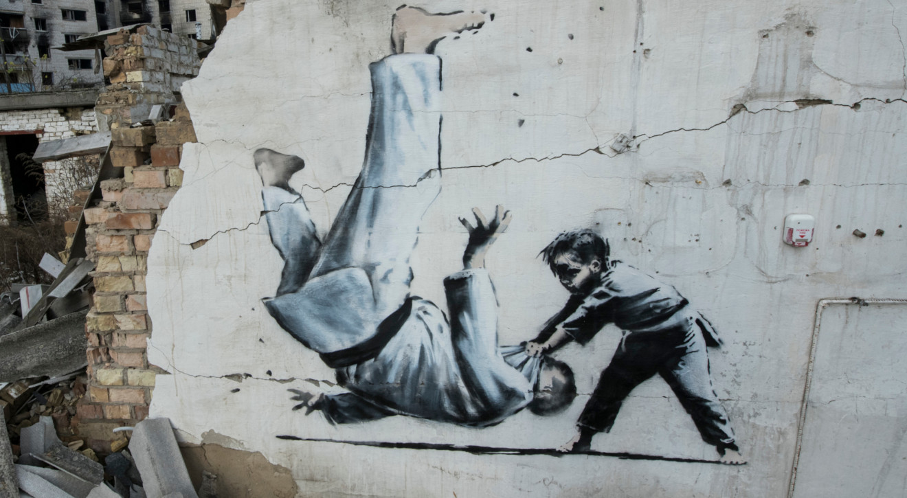 Banksy tworzy w Ukrainie. Zamienił ruiny w bezcenne dzieła sztuki