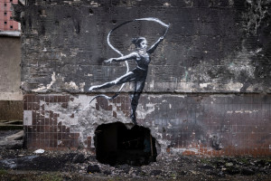 Banksy w Ukrainie - dzieło w stylu Banksy'ego, ale niepotwierdzone jeszcze przez artystę - Kijów / Getty Images