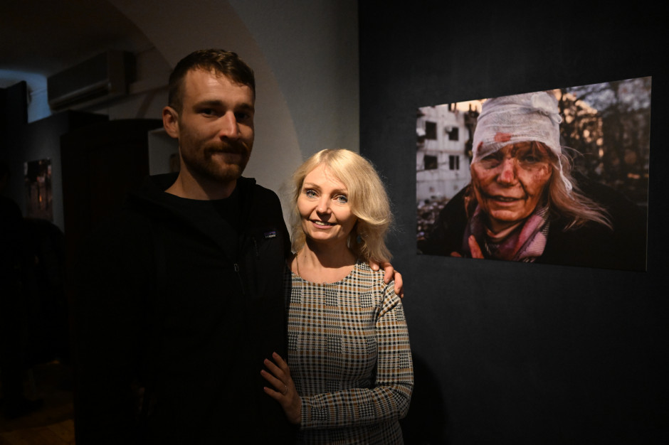 Olena Kuryło - zakrwawiona kobieta ze zdjęcia - spotkała się z fotografem Wolfgangiem Schwanem / Getty Images