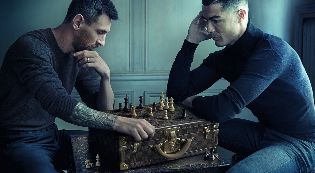Mundial 2022: Cristiano Ronaldo i Leo Messi grają w szachy w nowej reklamie Louis Vuitton. Fani podejrzewają małe oszustwo