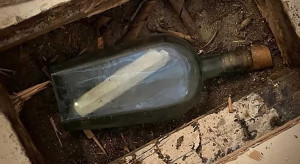 Edynburg: Hydraulik odkrywa tajemniczy list w butelce / Instagram @bbcnews