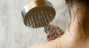 Dlaczego najlepsze pomysły przychodzą do głowy pod prysznicem?  / Shutterstock