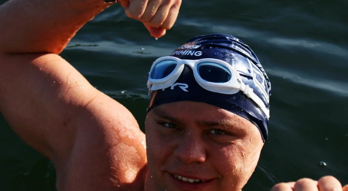 Polak Krzysztof Gajewski pobił spektakularny rekord Guinnessa! Woda z temperaturą poniżej zera