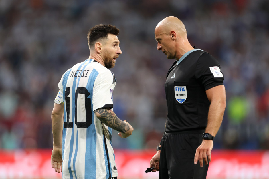 Szymon Marciniak sędzią podczas finału MŚ w Katarze / Getty Images