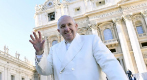 Papież Franciszek oddaje Grecji watykańską kolekcję marmurów z Partenonu / @franciscus