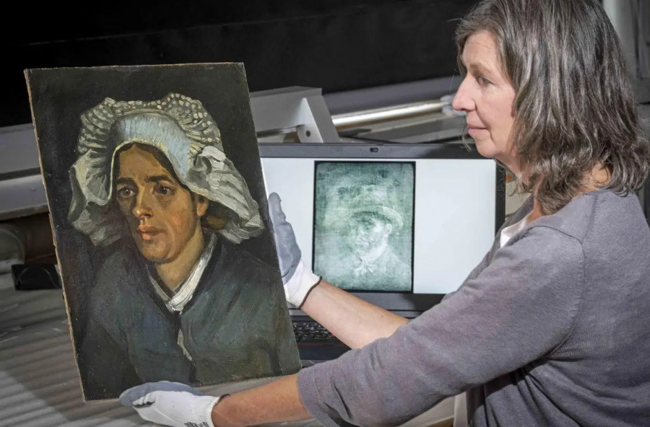 Starsza konserwatorka Lesley Stevenson i Głowa wieśniaczki Vincenta Van Gogha / Narodowa Galeria Szkocji